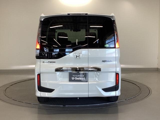 ステップワゴンスパーダ スパーダ・クールスピリットホンダセンシング　純正ナビ　フルセグ　リアカメラ　サイドエアバック　スマートキ　左右電動スライドドア　バックモニタ　地ＴＶ　ナビ＆ＴＶ　三列シート　ＵＳＢ　助手席エアバッグ　ドライブレコーダ　ＡＡＣ　横滑り防止機能（9枚目）