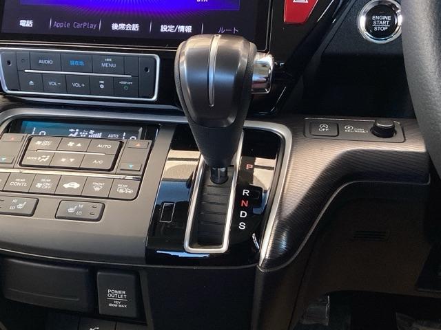 ステップワゴンスパーダ スパーダ・クールスピリットホンダセンシング　純正ナビ　フルセグ　リアカメラ　サイドエアバック　スマートキ　左右電動スライドドア　バックモニタ　地ＴＶ　ナビ＆ＴＶ　三列シート　ＵＳＢ　助手席エアバッグ　ドライブレコーダ　ＡＡＣ　横滑り防止機能（14枚目）