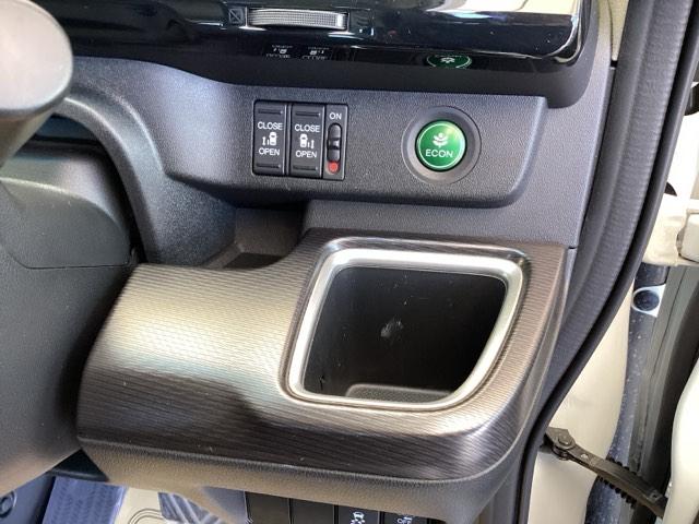 ステップワゴンスパーダ スパーダ・クールスピリットホンダセンシング　純正ナビ　フルセグ　リアカメラ　サイドエアバック　スマートキ　左右電動スライドドア　バックモニタ　地ＴＶ　ナビ＆ＴＶ　三列シート　ＵＳＢ　助手席エアバッグ　ドライブレコーダ　ＡＡＣ　横滑り防止機能（16枚目）