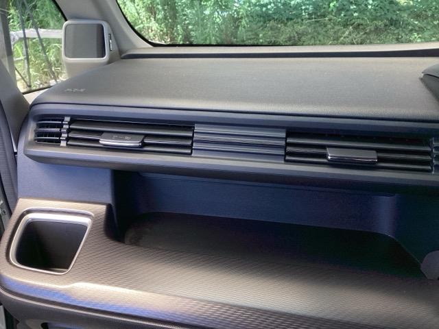 ステップワゴンスパーダ スパーダ・クールスピリットホンダセンシング　純正ナビ　フルセグ　リアカメラ　サイドエアバック　スマートキ　左右電動スライドドア　バックモニタ　地ＴＶ　ナビ＆ＴＶ　三列シート　ＵＳＢ　助手席エアバッグ　ドライブレコーダ　ＡＡＣ　横滑り防止機能（43枚目）