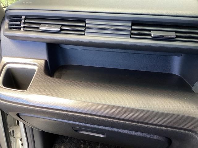 ステップワゴンスパーダ スパーダ・クールスピリットホンダセンシング　純正ナビ　フルセグ　リアカメラ　サイドエアバック　スマートキ　左右電動スライドドア　バックモニタ　地ＴＶ　ナビ＆ＴＶ　三列シート　ＵＳＢ　助手席エアバッグ　ドライブレコーダ　ＡＡＣ　横滑り防止機能（44枚目）