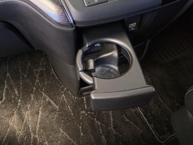 ステップワゴンスパーダ スパーダ・クールスピリットホンダセンシング　純正ナビ　フルセグ　リアカメラ　サイドエアバック　スマートキ　左右電動スライドドア　バックモニタ　地ＴＶ　ナビ＆ＴＶ　三列シート　ＵＳＢ　助手席エアバッグ　ドライブレコーダ　ＡＡＣ　横滑り防止機能（45枚目）