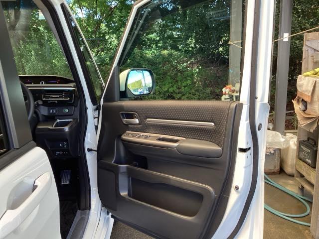 ステップワゴンスパーダ スパーダ・クールスピリットホンダセンシング　純正ナビ　フルセグ　リアカメラ　サイドエアバック　スマートキ　左右電動スライドドア　バックモニタ　地ＴＶ　ナビ＆ＴＶ　三列シート　ＵＳＢ　助手席エアバッグ　ドライブレコーダ　ＡＡＣ　横滑り防止機能（54枚目）