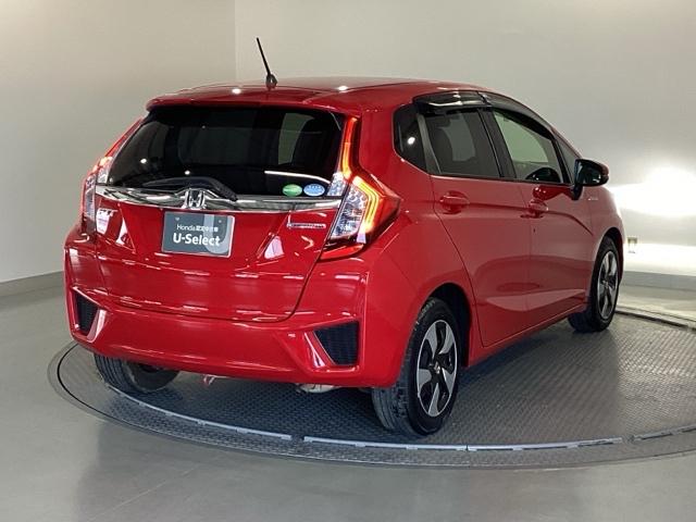 フィットハイブリッド Ｌパッケージ　オーディオレス　ドラレコ　ＥＴＣ　サイドエアバック　ＬＥＤ　ＥＣＯＮ　オートクルーズコントロール　イモビライザー　ＥＳＣ　ＡＵＴＯエアコン　ＡＢＳ　運転席助手席エアバッグ　運転席エアバック　キーフリー（8枚目）