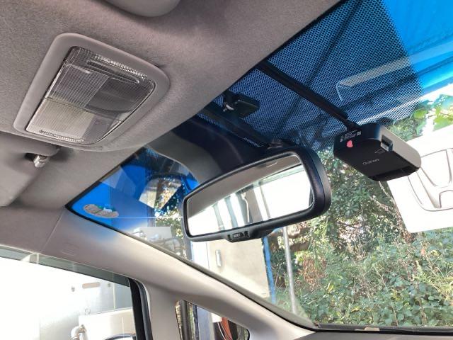 フィットハイブリッド Ｌパッケージ　オーディオレス　ドラレコ　ＥＴＣ　サイドエアバック　ＬＥＤ　ＥＣＯＮ　オートクルーズコントロール　イモビライザー　ＥＳＣ　ＡＵＴＯエアコン　ＡＢＳ　運転席助手席エアバッグ　運転席エアバック　キーフリー（10枚目）