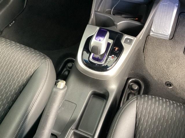 フィットハイブリッド Ｌパッケージ　オーディオレス　ドラレコ　ＥＴＣ　サイドエアバック　ＬＥＤ　ＥＣＯＮ　オートクルーズコントロール　イモビライザー　ＥＳＣ　ＡＵＴＯエアコン　ＡＢＳ　運転席助手席エアバッグ　運転席エアバック　キーフリー（13枚目）