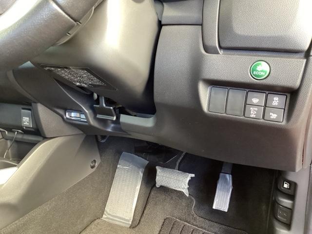 フィットハイブリッド Ｌパッケージ　オーディオレス　ドラレコ　ＥＴＣ　サイドエアバック　ＬＥＤ　ＥＣＯＮ　オートクルーズコントロール　イモビライザー　ＥＳＣ　ＡＵＴＯエアコン　ＡＢＳ　運転席助手席エアバッグ　運転席エアバック　キーフリー（15枚目）