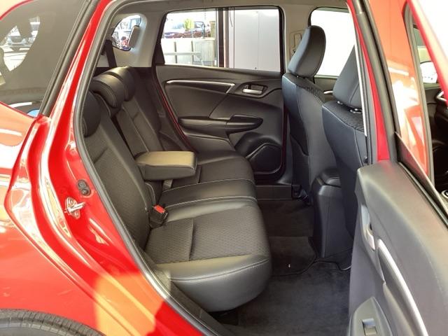 フィットハイブリッド Ｌパッケージ　オーディオレス　ドラレコ　ＥＴＣ　サイドエアバック　ＬＥＤ　ＥＣＯＮ　オートクルーズコントロール　イモビライザー　ＥＳＣ　ＡＵＴＯエアコン　ＡＢＳ　運転席助手席エアバッグ　運転席エアバック　キーフリー（17枚目）