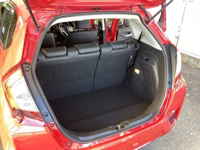 フィットハイブリッド Ｌパッケージ　オーディオレス　ドラレコ　ＥＴＣ　サイドエアバック　ＬＥＤ　ＥＣＯＮ　オートクルーズコントロール　イモビライザー　ＥＳＣ　ＡＵＴＯエアコン　ＡＢＳ　運転席助手席エアバッグ　運転席エアバック　キーフリー（18枚目）