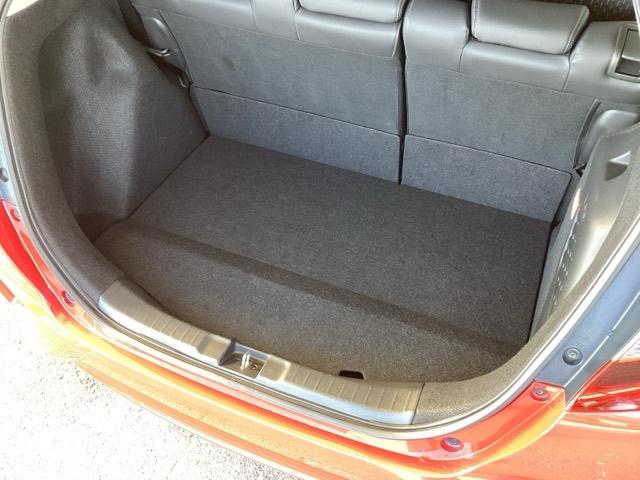 フィットハイブリッド Ｌパッケージ　オーディオレス　ドラレコ　ＥＴＣ　サイドエアバック　ＬＥＤ　ＥＣＯＮ　オートクルーズコントロール　イモビライザー　ＥＳＣ　ＡＵＴＯエアコン　ＡＢＳ　運転席助手席エアバッグ　運転席エアバック　キーフリー（62枚目）