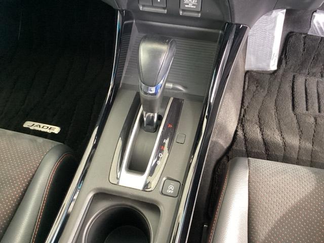 ジェイド ＲＳ・ホンダセンシング　純正メモリーナビ　リアカメラ　ＥＴＣ　ナビ＆ＴＶ　フルセグテレビ　ＬＥＤライト　サイドカーテンエアバック　スマートＫ　記録簿　セキュリティアラーム　エアバッグ　ターボ車　ＤＶＤ再生可能　オートエアコン（13枚目）