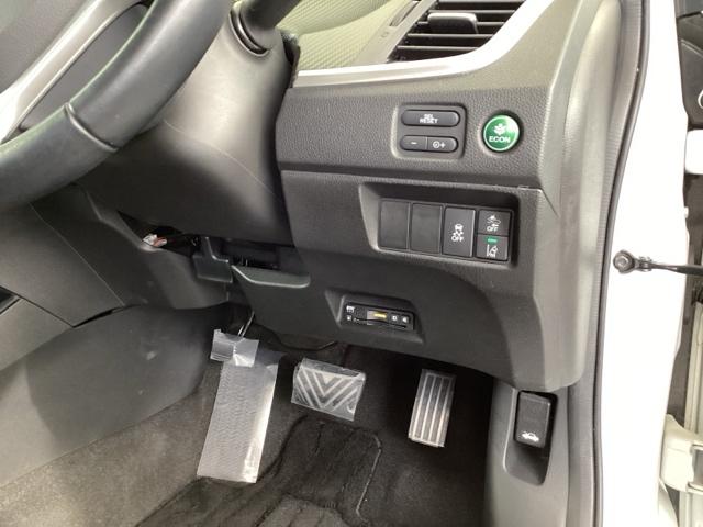 ジェイド ＲＳ・ホンダセンシング　純正メモリーナビ　リアカメラ　ＥＴＣ　ナビ＆ＴＶ　フルセグテレビ　ＬＥＤライト　サイドカーテンエアバック　スマートＫ　記録簿　セキュリティアラーム　エアバッグ　ターボ車　ＤＶＤ再生可能　オートエアコン（15枚目）