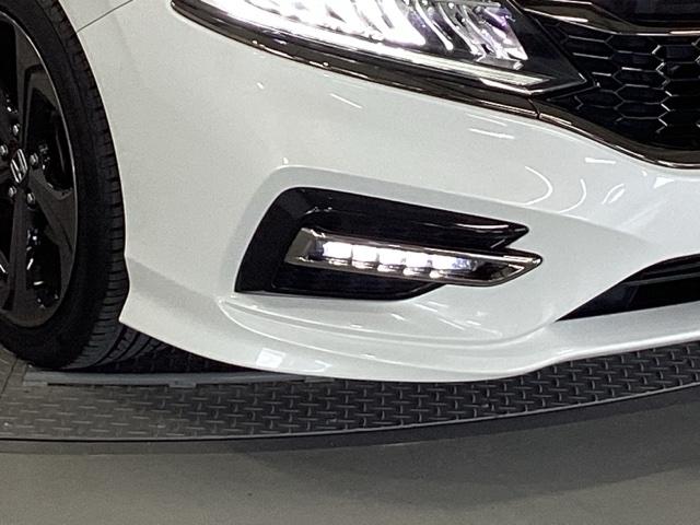 ジェイド ＲＳ・ホンダセンシング　純正メモリーナビ　リアカメラ　ＥＴＣ　ナビ＆ＴＶ　フルセグテレビ　ＬＥＤライト　サイドカーテンエアバック　スマートＫ　記録簿　セキュリティアラーム　エアバッグ　ターボ車　ＤＶＤ再生可能　オートエアコン（24枚目）
