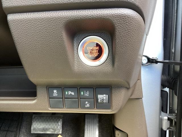 N-WGN Lホンダセンシング 純正ナビ フルセグ リアカメラ ETC装備 Bモニタ 誤発進抑制 LEDランプ シートヒータ オートライト DVD 横滑り防止機能 USBポート パーキングセンサー セキュリティアラーム キーフリー(16枚目)