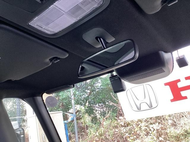 Ｎ－ＢＯＸカスタム ベースグレード　純正メモリーナビ　ドラレコ　リアカメラ　ＵＳＢ接続　ＣＭＢＳ　Ｄレコ　ベンチシート　オートエアコン　スマートキ　ＬＥＤ　盗難防止装置　クルコン　ＥＴＣ　バックカメラ　フルセグＴＶ　パワーステアリング（10枚目）