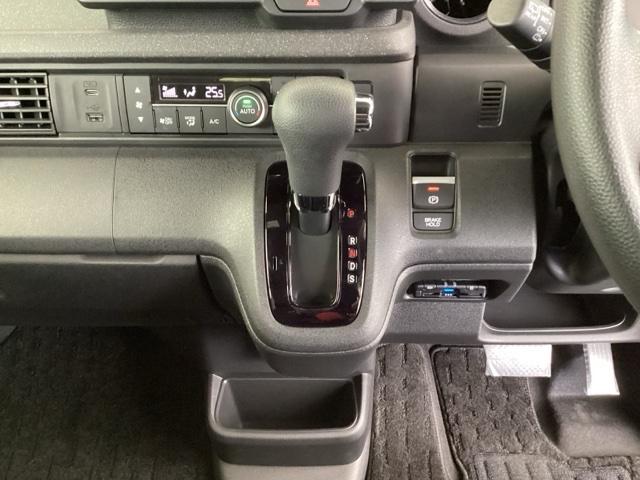 Ｎ－ＢＯＸカスタム ベースグレード　純正メモリーナビ　ドラレコ　リアカメラ　ＵＳＢ接続　ＣＭＢＳ　Ｄレコ　ベンチシート　オートエアコン　スマートキ　ＬＥＤ　盗難防止装置　クルコン　ＥＴＣ　バックカメラ　フルセグＴＶ　パワーステアリング（13枚目）