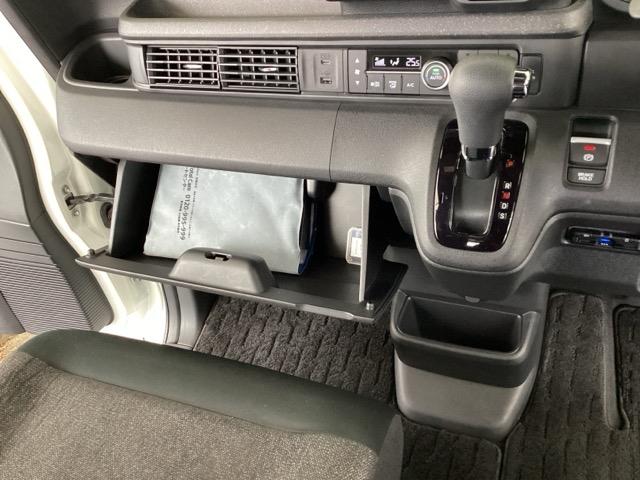 Ｎ－ＢＯＸカスタム ベースグレード　純正メモリーナビ　ドラレコ　リアカメラ　ＵＳＢ接続　ＣＭＢＳ　Ｄレコ　ベンチシート　オートエアコン　スマートキ　ＬＥＤ　盗難防止装置　クルコン　ＥＴＣ　バックカメラ　フルセグＴＶ　パワーステアリング（39枚目）