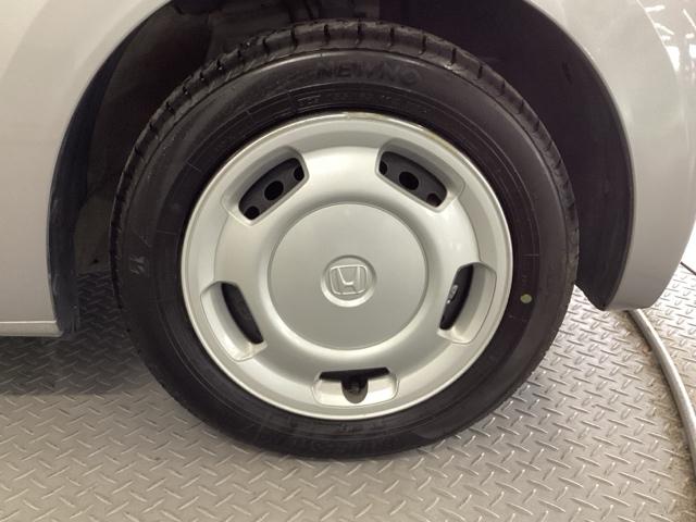 �X�`�[���z�C�[���ɂ́A�z���_�����̃z�C�[���J�o�[���t���Ă��܂��B