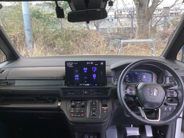 �t�����g�K���X���傫���A���C�h�Ȏ��E�ŉ^�]�����₷���Ȃ�悤�ɁA�݌v����Ă��܂��B