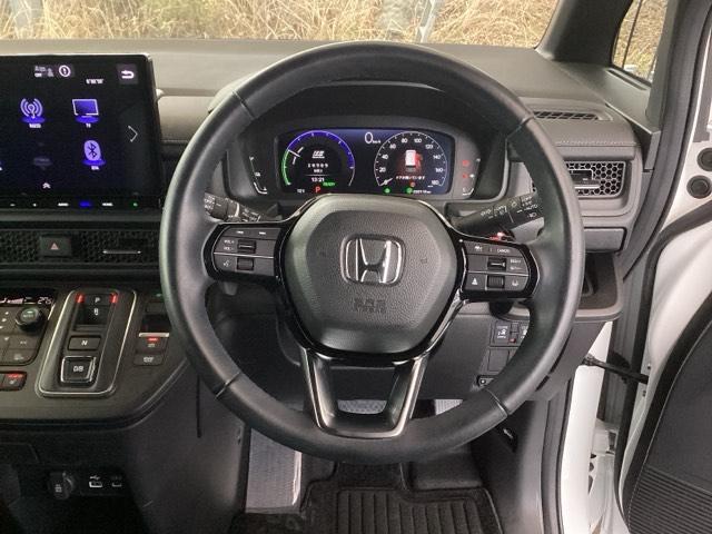 ��ɂȂ��ފ��o�̃X�e�A�����O�ł��B�����S�n�A�f�U�C�����A���쐫�ɂ���������A�C�e���ł��B