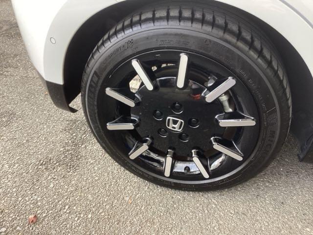 �u���[�L���[�^�[���J�o�[����Z���^�[�f�B�b�V���≜�s���̂��郊���ɉ����A�����I�ȃX�|�[�N���̗p�����P�V�C���`�A���~�z�C�[���𑕔����Ă��܂��B