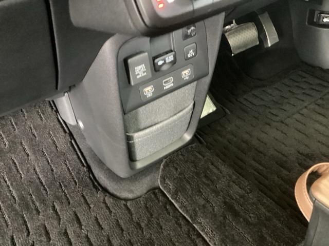 �f�W�^���@��̉f�����Đ��ł���g�c�l�h�q���͒[�q��A�P���ɂ��P�A�t�r�a�W���b�N�����p�ӁB����ɁA���܂��܂ȓd�����i���g�p�ł���`�b�d���𑕔����Ă��܂��B