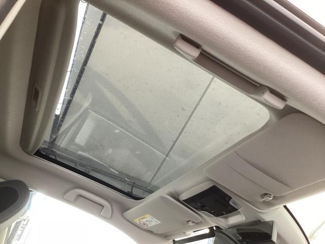 ���O����ԊO�����J�b�g����K���X���̗p�����T���V�F�[�h�t���̃X�J�C���[�t�𑕔��B�O�Ȃ̊J���������コ���A�����K�ȋ�ԂŃh���C�u���y���߂܂��B