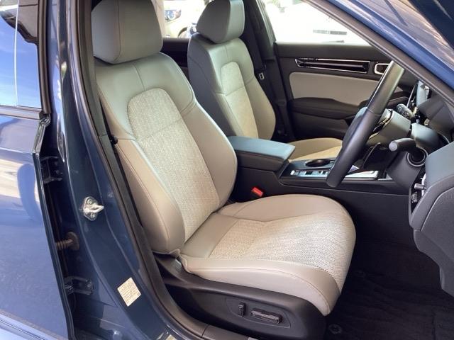 �Z�p���[�g�̃t�����g�^�]�Ȃ́A�p���[�V�[�g�ł��B