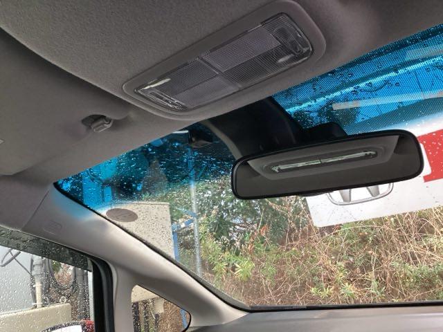 フィット １３Ｇ・Ｆパッケージコンフォートエディション　純正メモリナビ　衝突低減ブレーキ　ＥＴＣ　シティブレーキアクティブシステム　パワーウィンドウ　横滑り防止機能　キーレス　シートヒータ　インテリキー　地デジＴＶ　ＡＡＣ　ＴＶナビ　Ｉストップ　ＤＶＤ再生（10枚目）