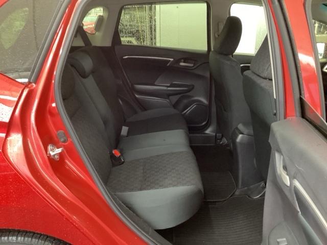 フィット １３Ｇ・Ｆパッケージコンフォートエディション　純正メモリナビ　衝突低減ブレーキ　ＥＴＣ　シティブレーキアクティブシステム　パワーウィンドウ　横滑り防止機能　キーレス　シートヒータ　インテリキー　地デジＴＶ　ＡＡＣ　ＴＶナビ　Ｉストップ　ＤＶＤ再生（17枚目）