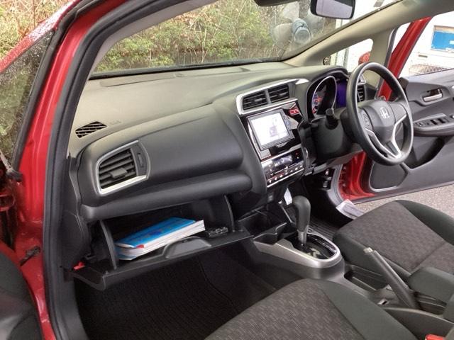 フィット １３Ｇ・Ｆパッケージコンフォートエディション　純正メモリナビ　衝突低減ブレーキ　ＥＴＣ　シティブレーキアクティブシステム　パワーウィンドウ　横滑り防止機能　キーレス　シートヒータ　インテリキー　地デジＴＶ　ＡＡＣ　ＴＶナビ　Ｉストップ　ＤＶＤ再生（34枚目）