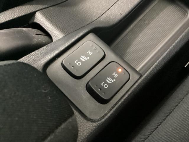 フィット １３Ｇ・Ｆパッケージコンフォートエディション　純正メモリナビ　衝突低減ブレーキ　ＥＴＣ　シティブレーキアクティブシステム　パワーウィンドウ　横滑り防止機能　キーレス　シートヒータ　インテリキー　地デジＴＶ　ＡＡＣ　ＴＶナビ　Ｉストップ　ＤＶＤ再生（40枚目）