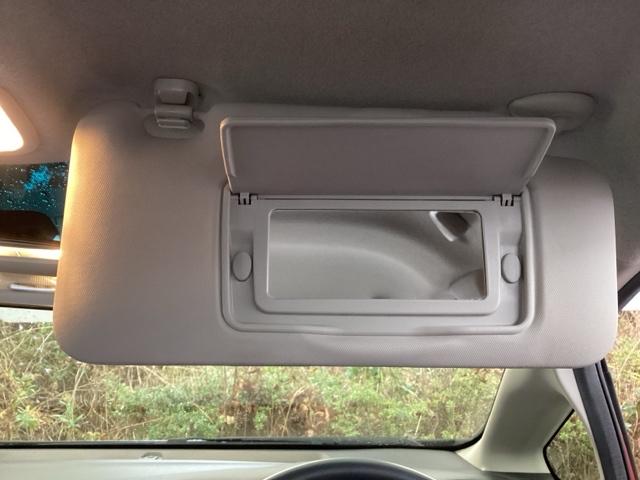 フィット １３Ｇ・Ｆパッケージコンフォートエディション　純正メモリナビ　衝突低減ブレーキ　ＥＴＣ　シティブレーキアクティブシステム　パワーウィンドウ　横滑り防止機能　キーレス　シートヒータ　インテリキー　地デジＴＶ　ＡＡＣ　ＴＶナビ　Ｉストップ　ＤＶＤ再生（47枚目）