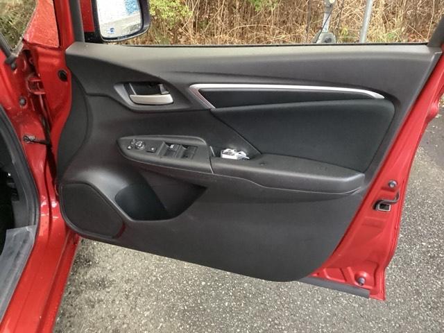 フィット １３Ｇ・Ｆパッケージコンフォートエディション　純正メモリナビ　衝突低減ブレーキ　ＥＴＣ　シティブレーキアクティブシステム　パワーウィンドウ　横滑り防止機能　キーレス　シートヒータ　インテリキー　地デジＴＶ　ＡＡＣ　ＴＶナビ　Ｉストップ　ＤＶＤ再生（50枚目）