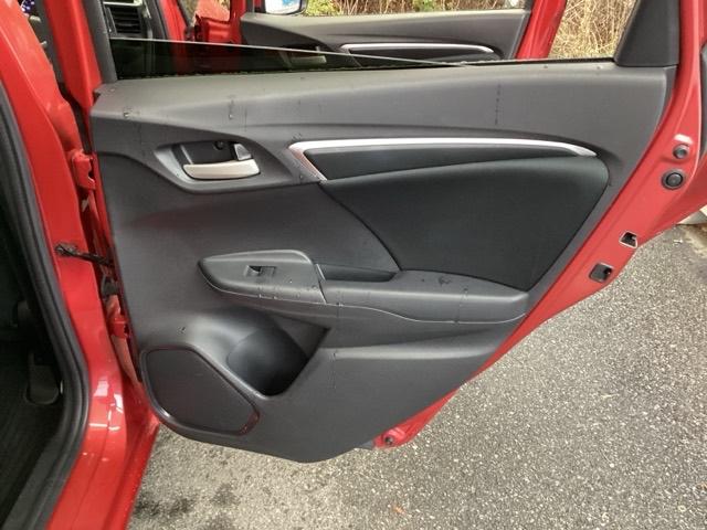 フィット １３Ｇ・Ｆパッケージコンフォートエディション　純正メモリナビ　衝突低減ブレーキ　ＥＴＣ　シティブレーキアクティブシステム　パワーウィンドウ　横滑り防止機能　キーレス　シートヒータ　インテリキー　地デジＴＶ　ＡＡＣ　ＴＶナビ　Ｉストップ　ＤＶＤ再生（60枚目）