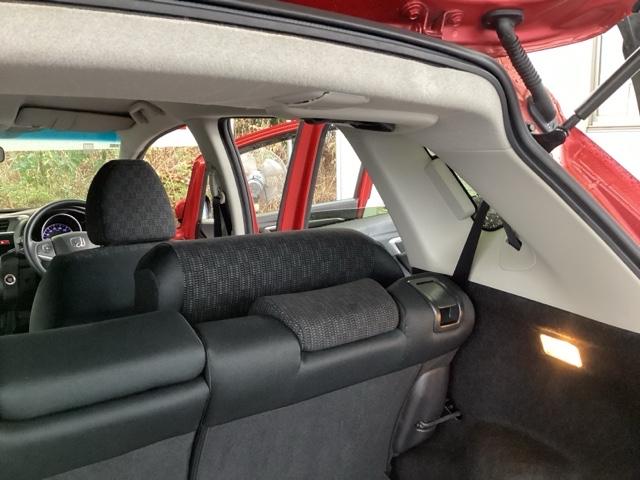 フィット １３Ｇ・Ｆパッケージコンフォートエディション　純正メモリナビ　衝突低減ブレーキ　ＥＴＣ　シティブレーキアクティブシステム　パワーウィンドウ　横滑り防止機能　キーレス　シートヒータ　インテリキー　地デジＴＶ　ＡＡＣ　ＴＶナビ　Ｉストップ　ＤＶＤ再生（62枚目）