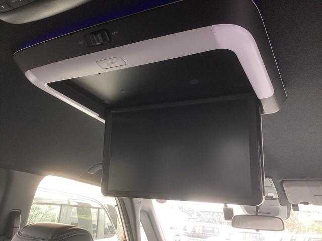 ���A�ȃ��j�^�[������΁A�㕔���Ȃł����ʂŉf�����y���߂܂��B�����Ԃ̃h���C�u��������҂�O�������܂���B