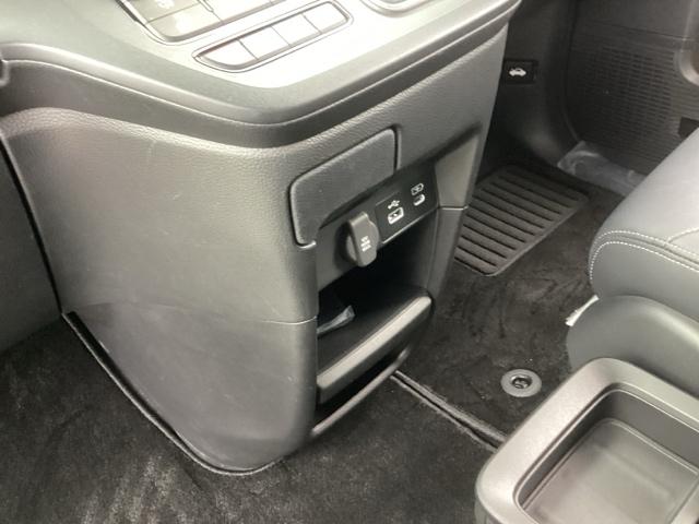 �y�A�N�Z�T���[�\�P�b�g�i�d���\�P�b�g�j�z�d������P�[�u�����Ȃ��΁A�X�}�[�g�t�H���Ȃǂ̓d�q�@��̏[�d�Ȃǂ��s�����Ƃ��ł��܂��I�Q�[���@���A�J�����̏[�d�ɂ��֗��ł��ˁB