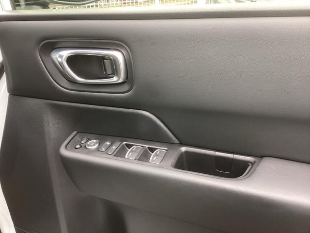 �y�p���[�E�B���h�E�X�C�b�`�z�����^�b�`�ŁA�p���[�E�C���h�E��h�A�~���[�𑀍�ł��܂��B