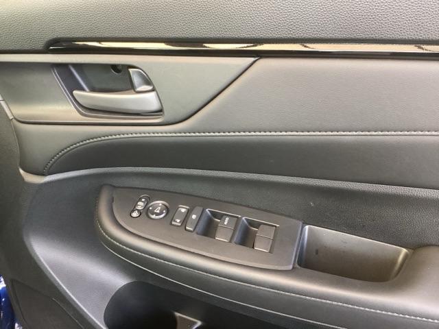 �y�p���[�E�B���h�E�X�C�b�`�z�����^�b�`�ŁA�p���[�E�C���h�E��h�A�~���[�𑀍�ł��܂��B