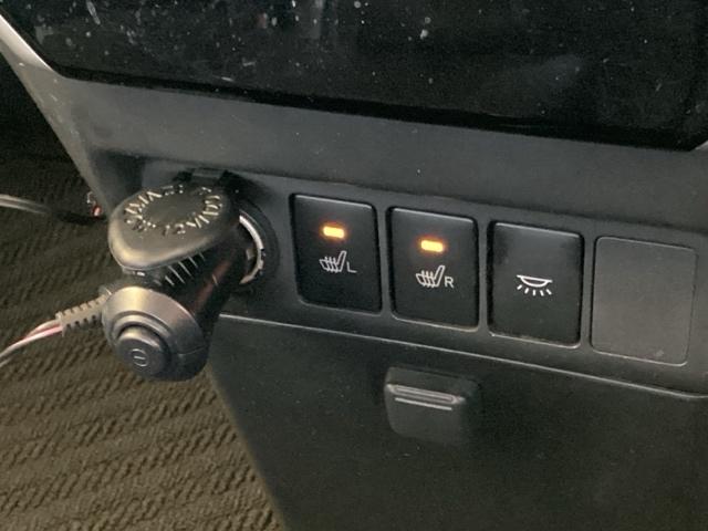 ルーミー カスタムＧ　ナビ　Ｒカメラ　後席モニター　フルセグＴＶ　ＶＳＣ　両側オートスライドドア　Ｃセンサー　衝突軽減ブレーキシステム　バックモニター　Ａライト　ＬＥＤライト　シートヒーター　ＡＡＣ　キーフリー　Ａストップ（15枚目）