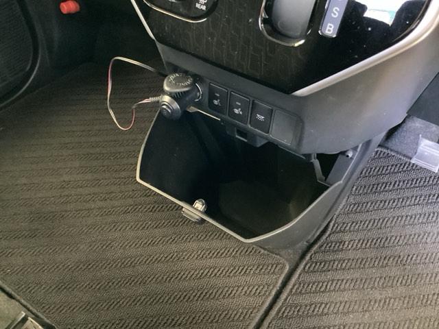 ルーミー カスタムＧ　ナビ　Ｒカメラ　後席モニター　フルセグＴＶ　ＶＳＣ　両側オートスライドドア　Ｃセンサー　衝突軽減ブレーキシステム　バックモニター　Ａライト　ＬＥＤライト　シートヒーター　ＡＡＣ　キーフリー　Ａストップ（44枚目）