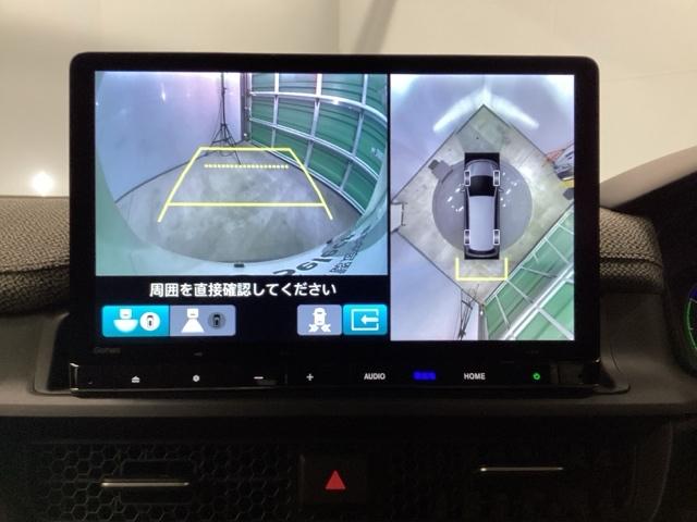 �}���`�r���[�J�����𓋍ڂł��̂ŁA�܂�Ō����낵�f���̂悤�Ɏԗ��̎��͂��m�F�ł��܂��B