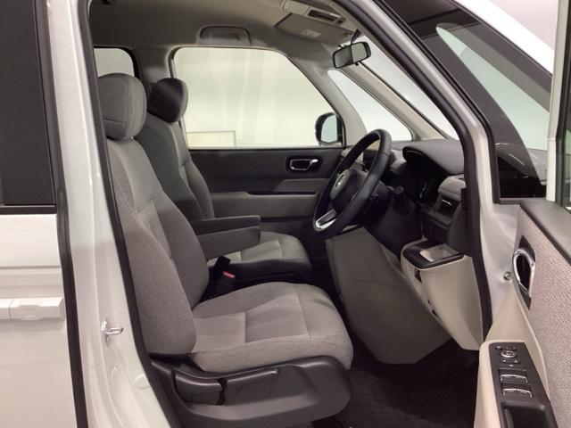 �t�����g�͍L�X�Z�p���[�g�V�[�g�A�^�]�Ȃ́A�����𒲐��ł���n�C�g�A�W���X�^�[�t���ł��B