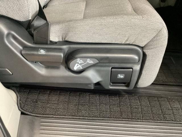 �Q��ڃV�[�g�͓��ʂȃV�[�g�i�I�b�g�}���j�𑕔��A�㎿�ȍ���S�n�ƐS�n�悢�p�����p���������炵�܂��B�����O�h���C�u���A��肢���������K�Ŋy�������̂ɁB�C���͂܂�Ńt�@�[�X�g�N���X�ł�