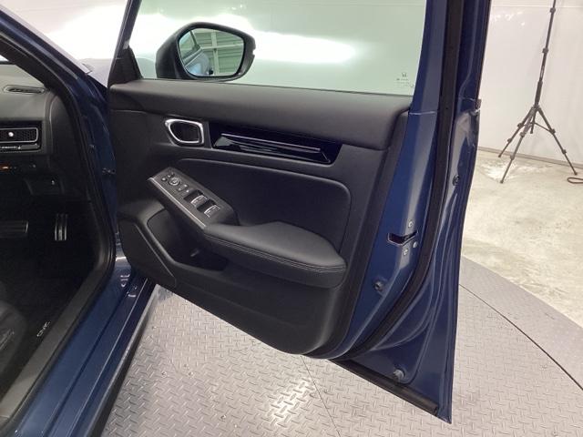 �{�f�B�[��C���e���A�͐��X�^�b�t������䒚�J�ɖ����A�N���[�j���O���Ă��܂�