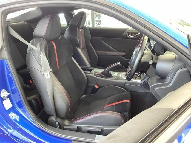 �t�����g�L�X�A�Z�p���[�g�V�[�g�̉^�]�Ȃ́A�n�C�g�A�W���X�^�[���t���Ă���̂ŁA���K�Ƀh���C�u���ł��܂��B�n���h���̓e���X�R�s�b�N�@�\�ŁA�n���h���ʒu����E���E��O�E���ɒ��߂ł��܂��B