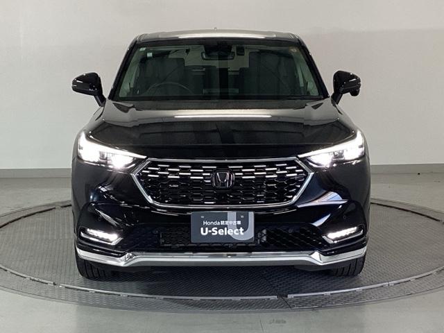 ヴェゼル ｅ：ＨＥＶＺ　メモリーナビ　ＥＴＣ　ドラレコ　リアカメラ　スマートキー＆プッシュスタート　サイドＳＲＳ　イモビ　地デジ　Ｂカメ　キーレスエントリー　Ｃソナー　ＵＳＢポート　ＰＳ　ＬＥＤライト　シートヒータ　ＡＡＣ（7枚目）