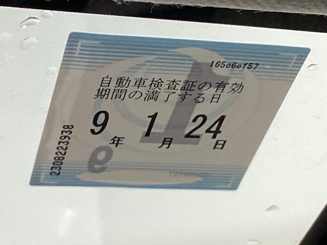 ヴェゼル ｅ：ＨＥＶＺ　メモリーナビ　ＥＴＣ　ドラレコ　リアカメラ　スマートキー＆プッシュスタート　サイドＳＲＳ　イモビ　地デジ　Ｂカメ　キーレスエントリー　Ｃソナー　ＵＳＢポート　ＰＳ　ＬＥＤライト　シートヒータ　ＡＡＣ（22枚目）