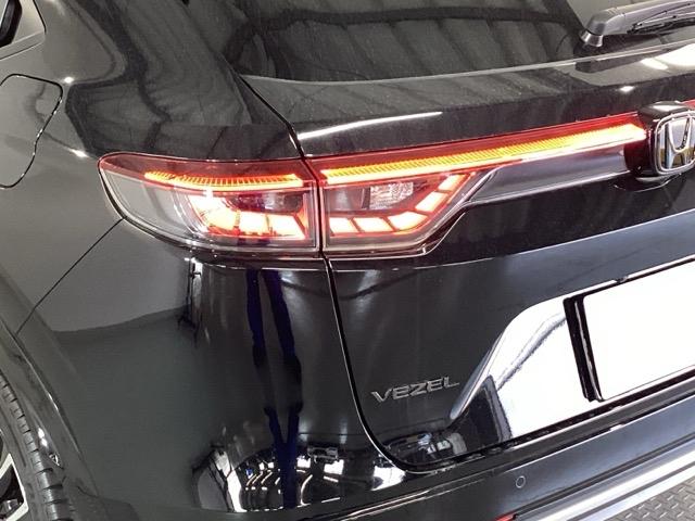 ヴェゼル ｅ：ＨＥＶＺ　メモリーナビ　ＥＴＣ　ドラレコ　リアカメラ　スマートキー＆プッシュスタート　サイドＳＲＳ　イモビ　地デジ　Ｂカメ　キーレスエントリー　Ｃソナー　ＵＳＢポート　ＰＳ　ＬＥＤライト　シートヒータ　ＡＡＣ（29枚目）